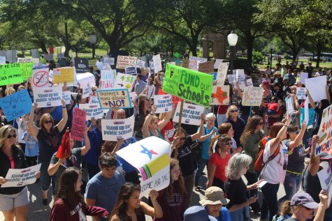 A crowd of hundreds attended the rally to support strong public schools. Photo by Liam Wilson.