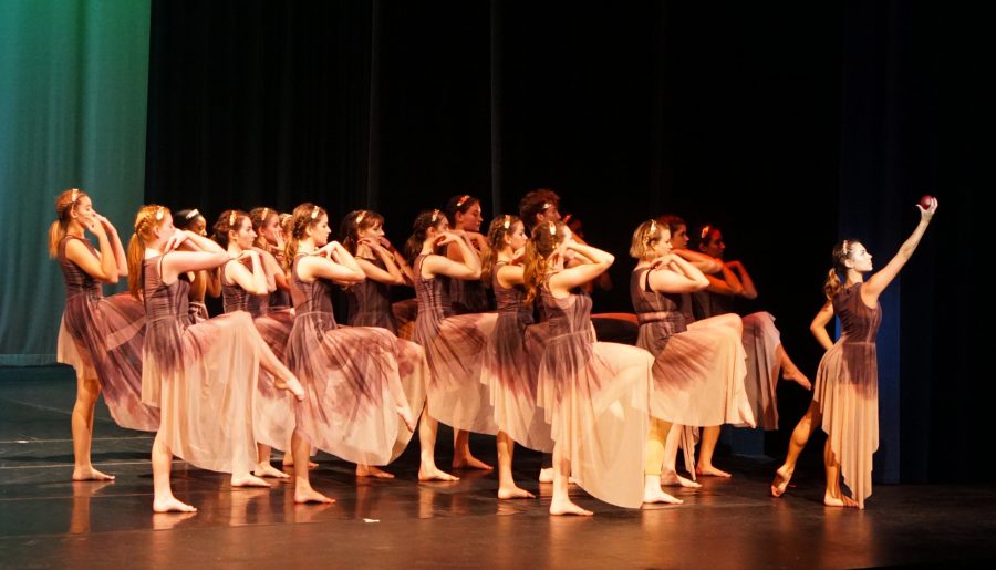 Fall+dance+concert+blends+tradition%2C+innovation