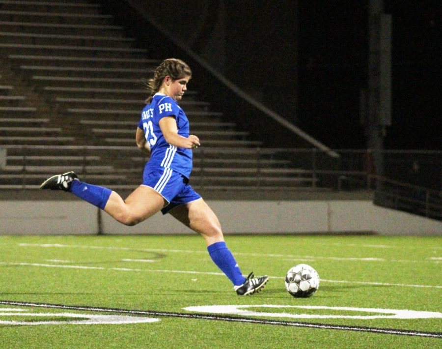 Stites launches the ball down the field to prevent an LBJ scoring threat in their game on Jan. 26 at House Park. With two goals apiece by freshmen Avery Miller and Mia Gomez, the Knight’s swept the Jags 4-0. Stites confirmed that beating LBJ was her favorite victory every year, and this year did not disappoint with the win being the peak of the Knight’s shutout streak with three clean sweeps. Photo by Risa Darlington-Horta. 