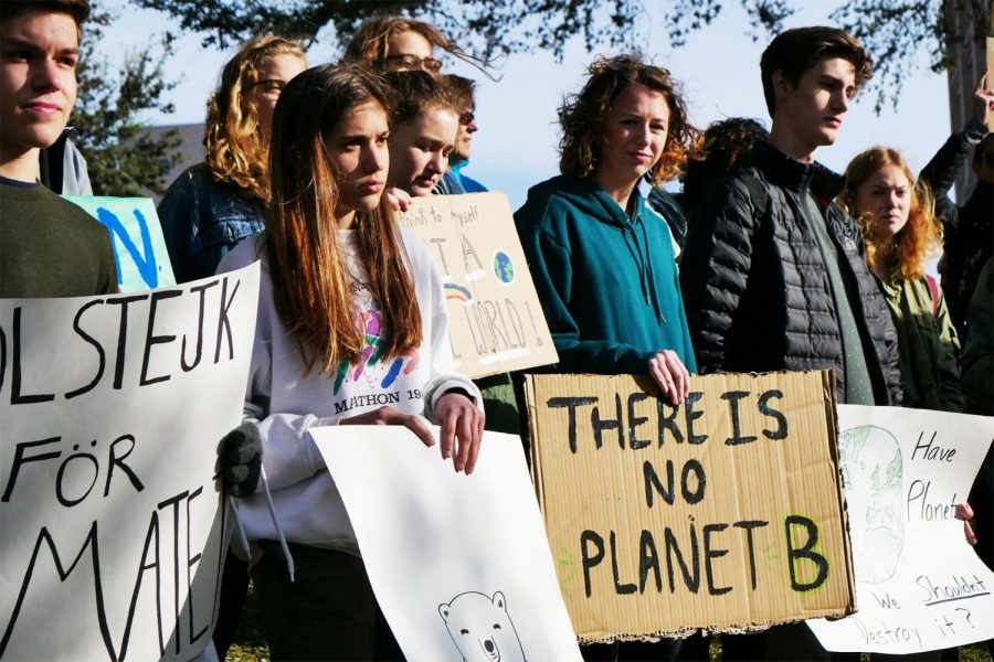 THE GROUP GATHERS: Students of all ages skipped school on March 15 claiming the chance to teach others about climate change was a more pressing educational issue than attending their classes. Photo by Stella Shenkman.