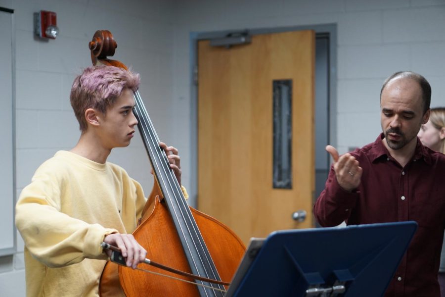 ACE OF DOUBLE BASS: The McCallum orchestra had a rare opportunity on Monday when UT Butlersom double bass professor Joel Braun dropped in for a master class. “He’s a new professor at UT, so it was cool,” senior Jack Montesinos, who had the opportunity to perform for Braun during the session, said. "It was everyone’s first time meeting him.” While it was Braun’s first master class at McCallum, it added to a long list of places where he has taught them. According to UT’s Butler School of Music website, Braun has presented master classes at the Universidad Nacional de Música in Lima, Perú, the University of Iowa, the Cincinnati Conservatory of Music, Michigan State University, the Cleveland Institute of Music, the University of Oregon, and the Interlochen Center for the Arts. Montesinos told MacJournalism he was under the gun a bit because he did not know beforehand that Braun was coming to Mac so he had to scramble to figure out what to play. Despite this challenge, Montesinos said he learned a lot from Braun. “He taught me a lot about my bow control and my posture when I play. He [also] had a lot of funny analogies.” Photo by Steven Anzures.