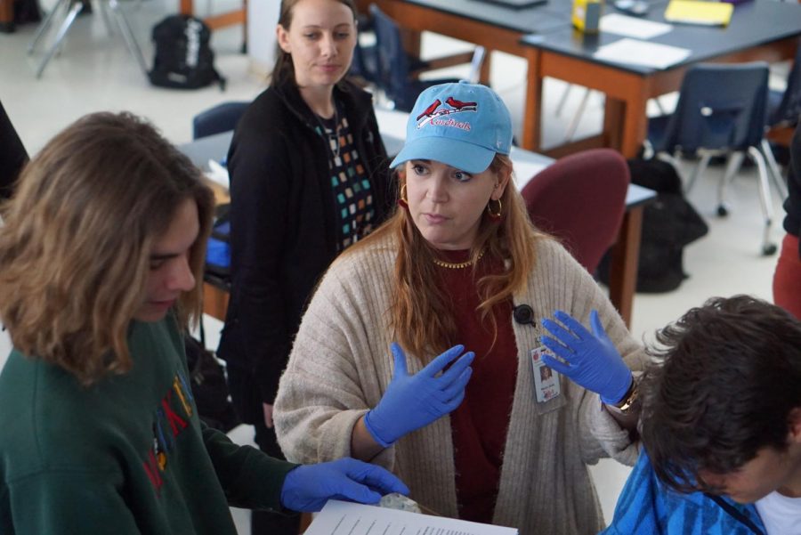 Baughman explains part of the procedue of a lab in forensics to senior Sam Sherrill. “[Baughman] believes in each of her students and gives them all her time and energy in helping them to be successful,” senior Ella Irwin said. Photo by Dave Winter.