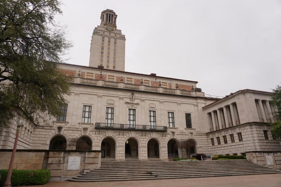 Sunday should have been a day where UT students returned to campus following spring break, but with spring break extended and classes converted to online-only starting March 30, the area around the UT tower was almost entirely deserted on Sunday. Photo by Elisha Scott.