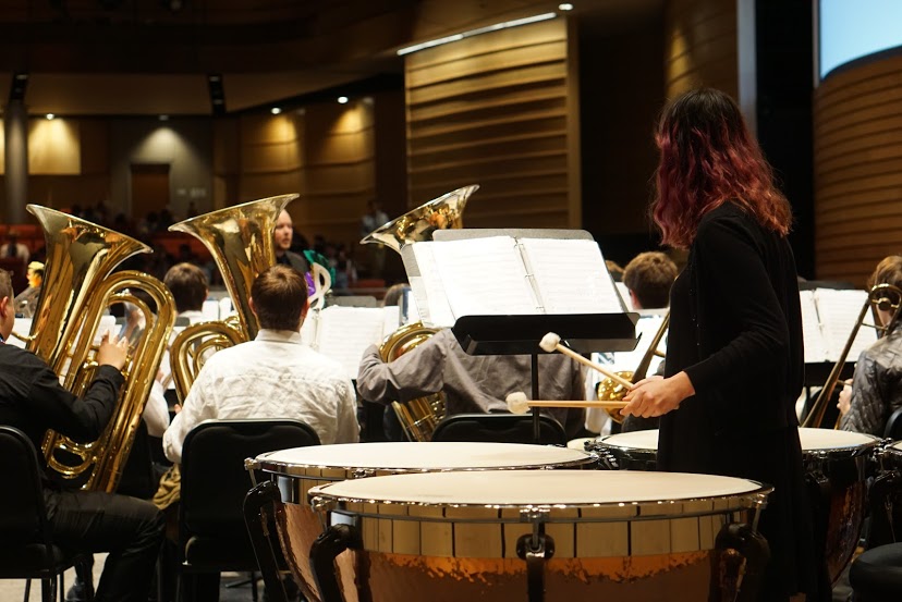 BEADS AND BANDS: Sophomore Cora Green focuses in on a warm up moments before her performance as a part of the McCallum Symphonic Band — one of the four groups showcased on Jan. 25 at the program’s annual fundraising show, Mardi Grazie. Photo by Madelynn Niles.