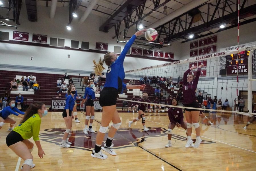 The McCallum varsity volleyball team defeated Lockhart, 3-0. on Friday. According to assistant principal Andy Baxa, the CDC identifies volleyball, football and basketball as higher risk sports so the student-athletes playing those sports will be assigned to learning groups with their teammates and coaches if they choose in-person learning on Monday. Photo by Jolie Gabriel.