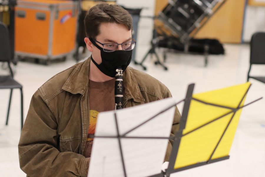 Senior Kyle Davis practices clarinet in the first in-person concert band rehearsal of the year on March 2. Despite getting some at-school practice, Davis still experienced the UIL Solo Contest from home. Davis played piano, one of the three instruments he plays.