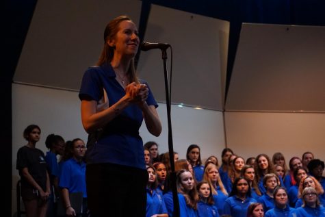 THANK YOU AND GOOD NIGHT: McCallum Choir Director Allison Kashdan thanks parents and community members for attending the 2019 Fall Choir Concert — a pre-Covid performance showcasing female composers. Now a new mother, Kashdan will not return to McCallum next school year due to safety concerns. 