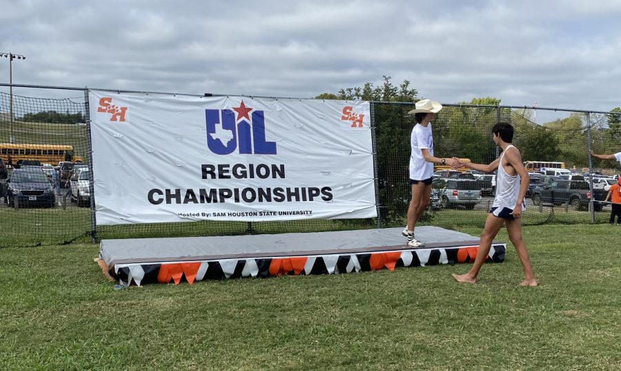 Senior Thomas Melina Raab greets fellow 5A state qualifier Antonio Sanchez of Hendrickson (who finished 14th and claimed the penultimate qualifying spot)
on the podium at Kate Barr Ross Park in Huntsville.
