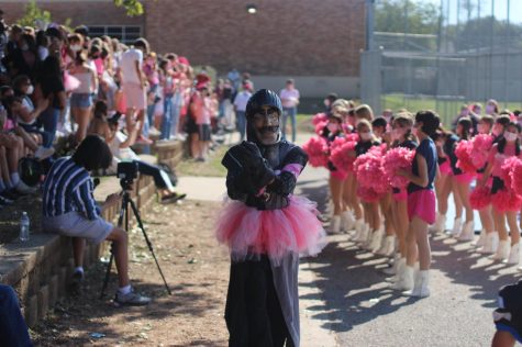 During Pink Week, Mac held its first pep rally of the year and its first pep rally since before the pandemic. But things looked a little different this time, instead of being in the gym, the pep rally was held outside.