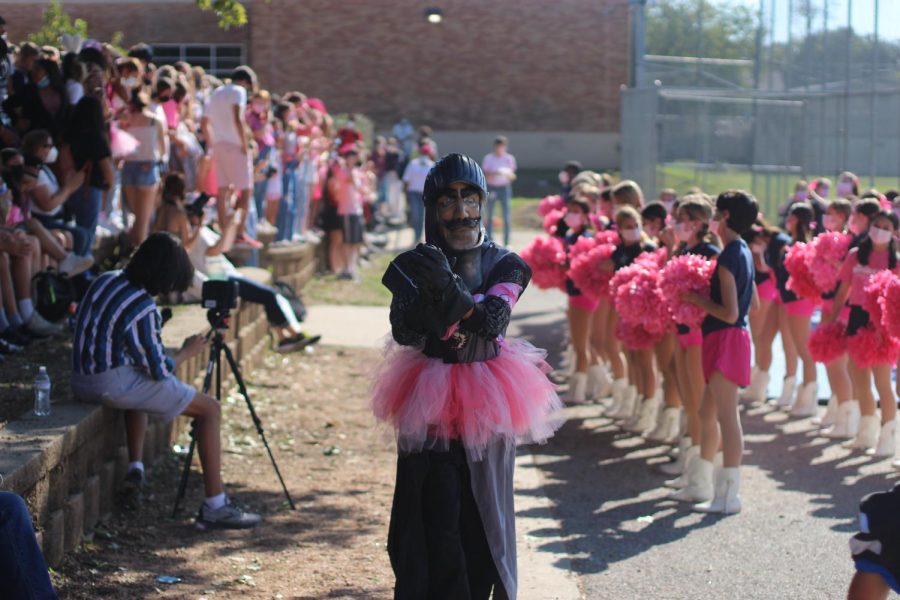 During Pink Week, Mac held its first pep rally of the year and its first pep rally since before the pandemic. But things looked a little different this time, instead of being in the gym, the pep rally was held outside.