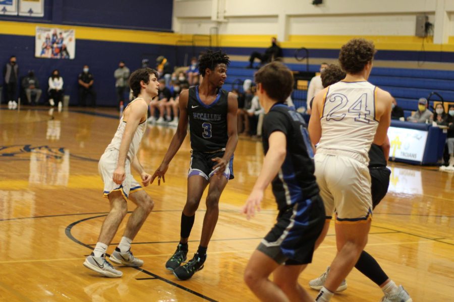 The varsity boys basketball team played Anderson on Jan. 21. Empty stands behind the players indicate the effects of AISDs Stage 5 guidelines for indoor sports, which limit crowds to two guests per player.