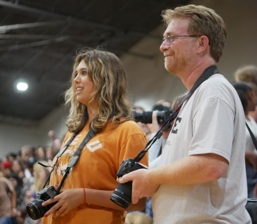 Knight adviser Frank Webster discusses with Shield co-editor-in-chief Evie Barnard while covering the Taco Shack pep rally. Only two weeks into school and Webster has already jumped into helping with coverage coordination.