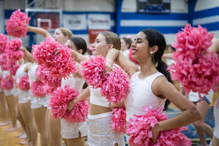 Mac-Hi cheerleaders R-A-L-L-Y in the classroom, News