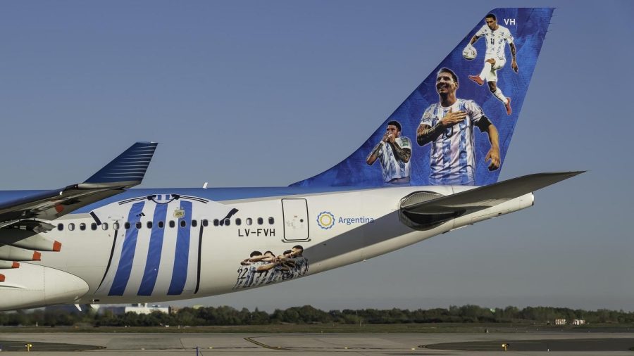 Aerolineas Argentinas proudly displayed the heroes of the Argentina National Football Team on the outside of its A330-202 LV-FVH aircraft last October. The Copas Americanos champion, Argentina is among the favorites to lift the cup trophy in Qatar in what is likely Lionel Messis last World Cup appearance. Image accesses on the Mark Bess Flick account. Reposted here with permission under a creative commons license.
