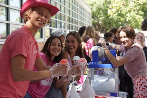 Current PALS Anderson Zoll, Bella Gonzalez, Leah Gordon and Kate Boyle serve snow cones at the Pink Week courtyard fundraiser. Pink Week is without a doubt an iconic school tradition, an event that has always been spearheaded by the PALs.