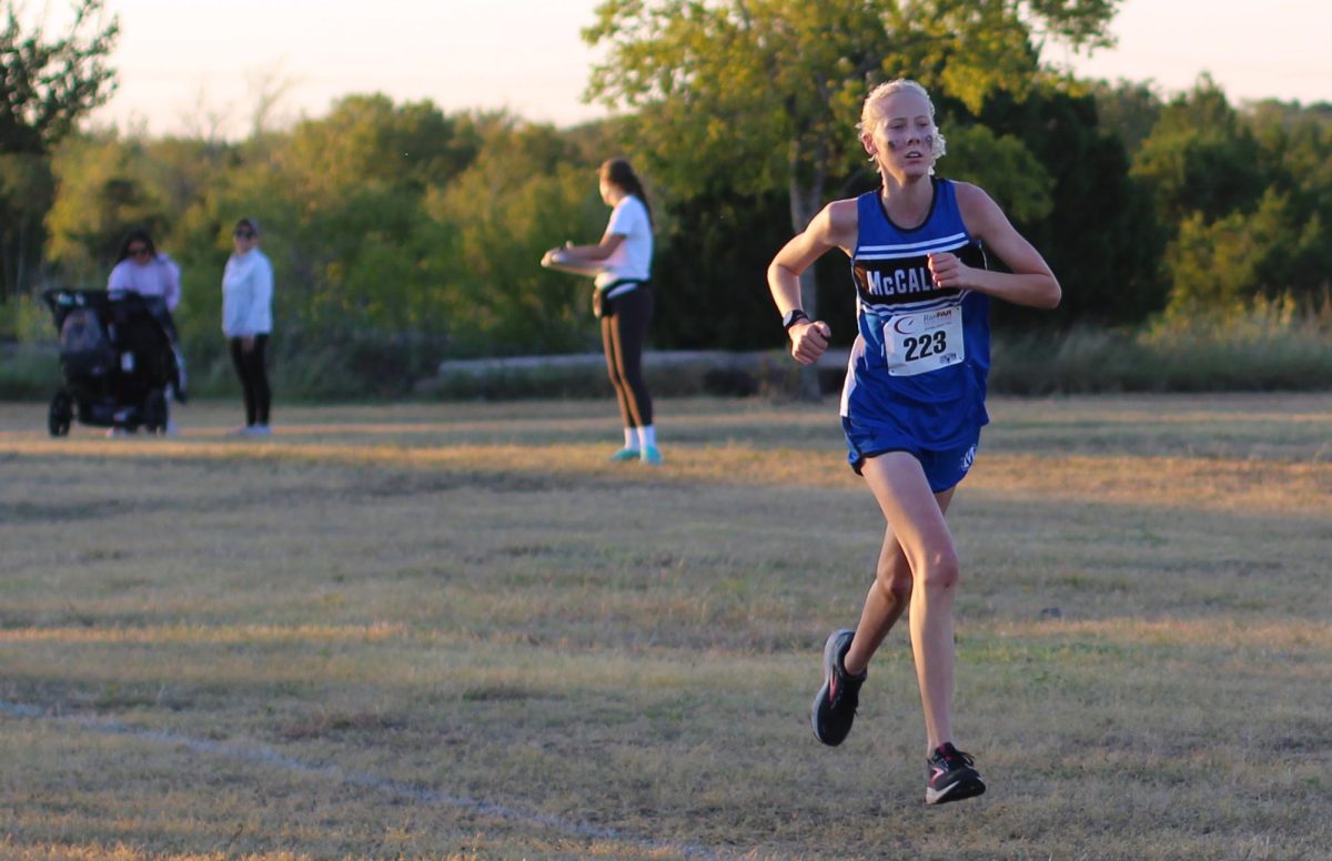Sophomore+Lillian+Gray+powers+through+the+course+at+the+District+24-5A+cross-country+meet+on+Oct.+13+at+Walter+E.+Long+Park.+Gray+ran+the+5%2C000-meter+course+in+%0921%3A33.8%2C+fast+enough+for+a+top+five+finish+but+below+her+personal+best+of+20%3A57.3+achieved+the+week+before+in+Georgetown.+