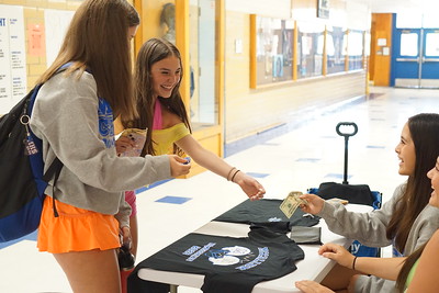 Sophomore student council members selling homecoming tickets to students in 2023.