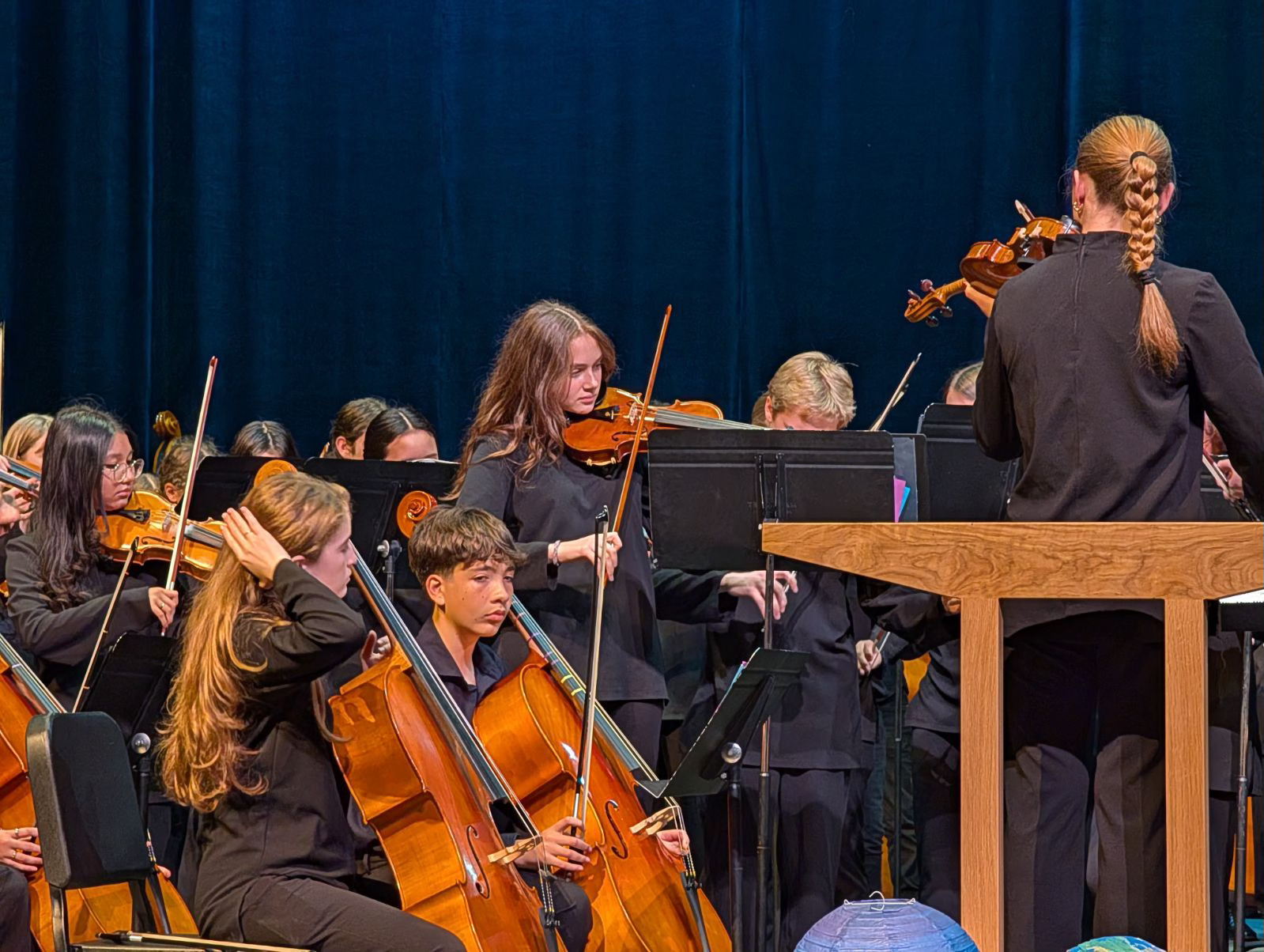 Shiloh Hendrickse performs at the McCallum orchestra fall recital. Photo courtesy of Hendrickse. 