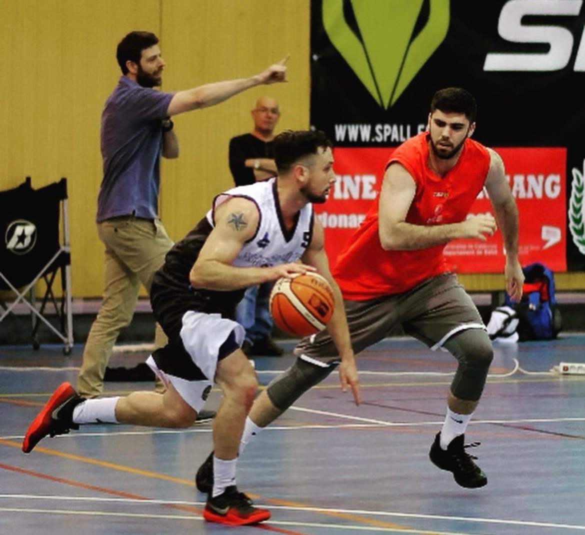 Harner dribbles up the court in a 2018 game in Spain against Unio Basquet Sant Adrian, a basketball club based in Catalonia, Spain.
